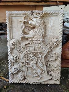Magnifico stemma in marmo botticino - Famiglia Gonzaga - 59 x 79 cm